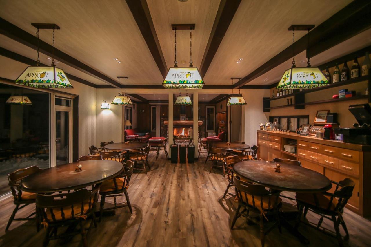Apricot Pension Hakuba Bagian luar foto