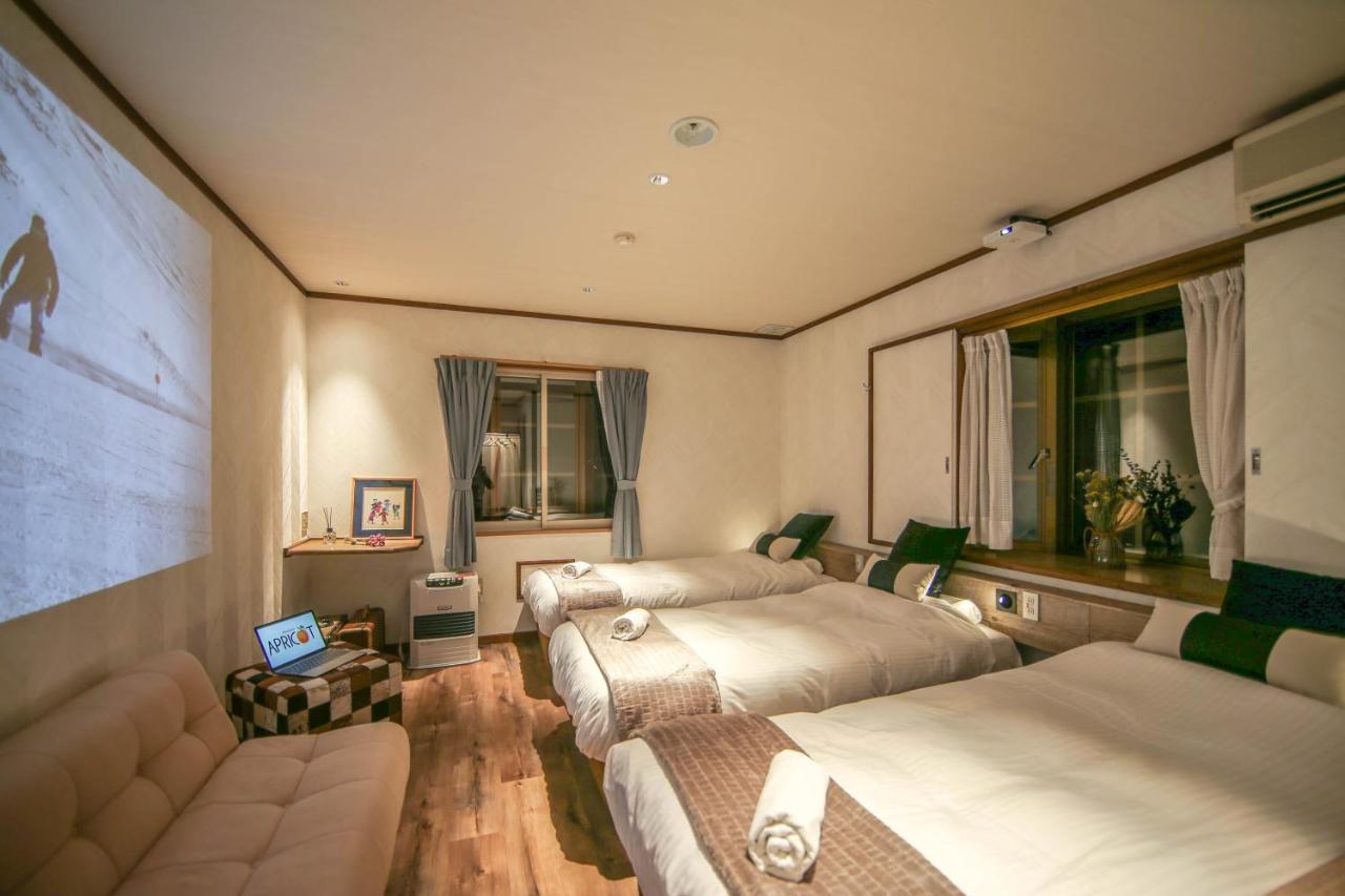 Apricot Pension Hakuba Bagian luar foto