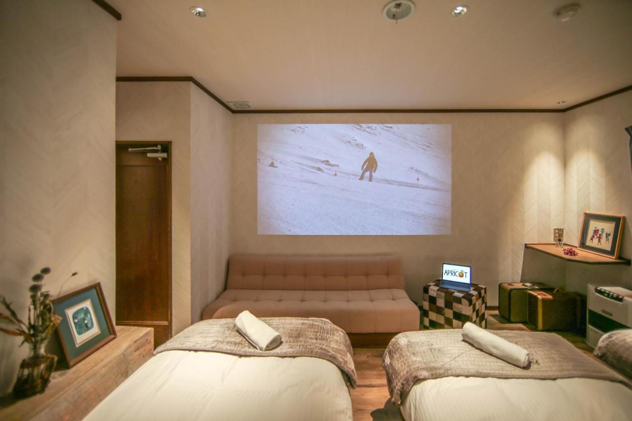 Apricot Pension Hakuba Bagian luar foto