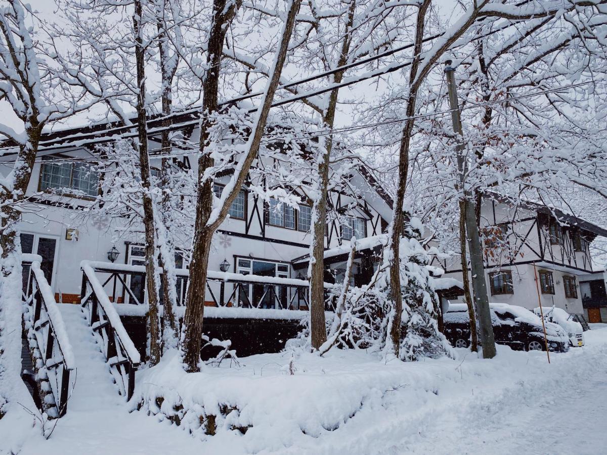 Apricot Pension Hakuba Bagian luar foto