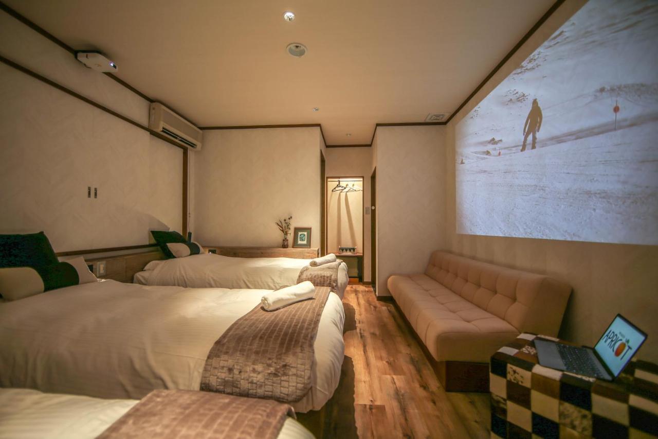 Apricot Pension Hakuba Bagian luar foto
