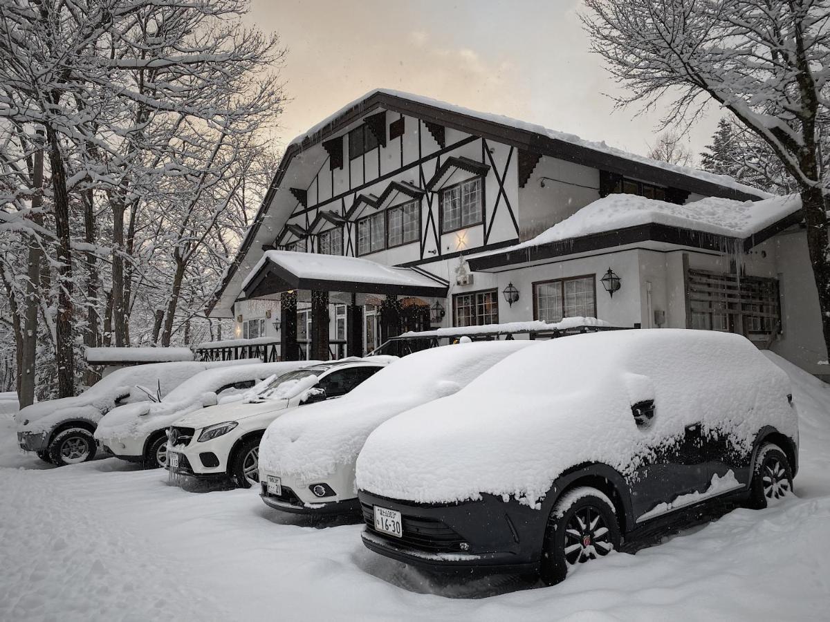 Apricot Pension Hakuba Bagian luar foto